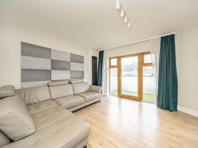 Apartment for rent in Lower Feltham, Greater London