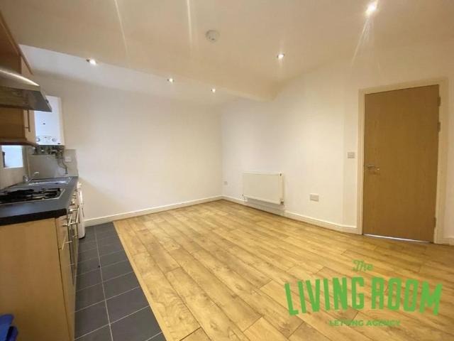 Apartment for rent in Pengam Green, Falcon Lodge