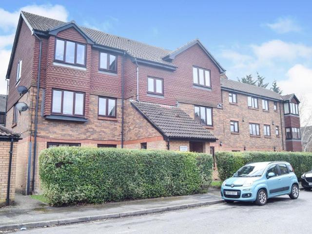 Flat for rent in London Borough of Merton, Collier's Wood