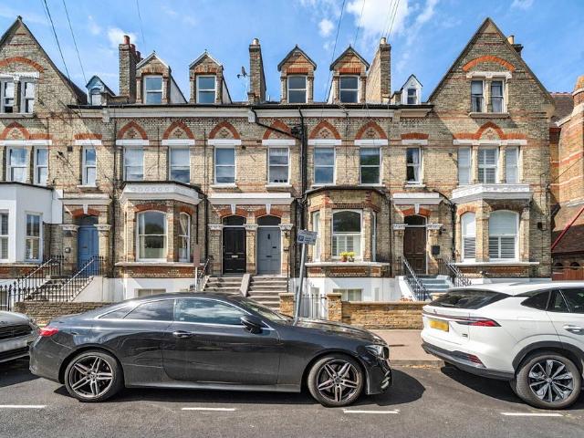 Flat for rent in Surbiton, Greater London