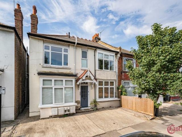 Flat for rent in Palmers Green, Greater London
