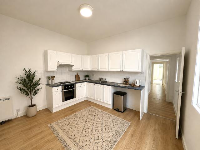 Flat for rent in West End, Old Wharf