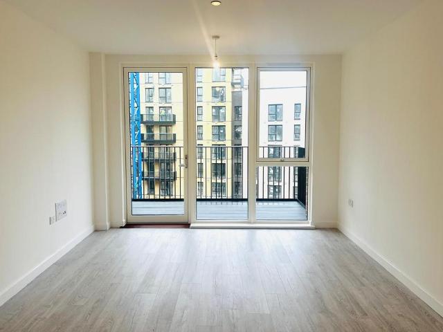 Flat for rent in Hayes, Greater London