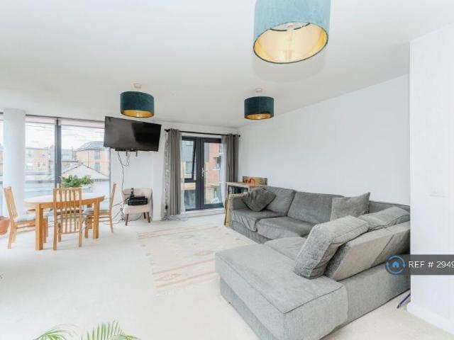 Flat for rent in Yiewsley, Greater London