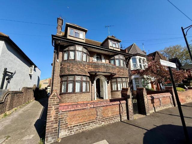 Flat for rent in Southend City Centre Neighbourhood, Alton Barnes