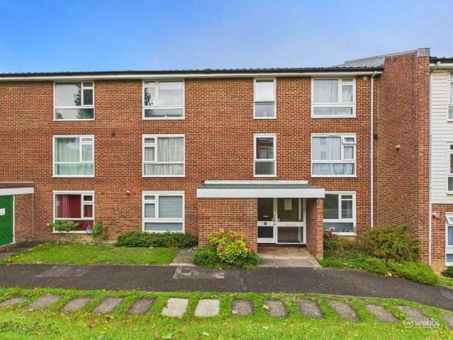 Flat for rent in London Borough of Croydon, Forestdale