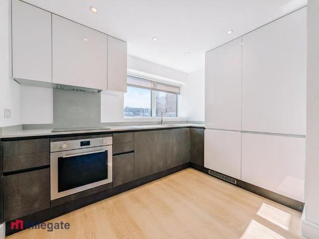 Apartment for rent in Lower Halliford, Surrey