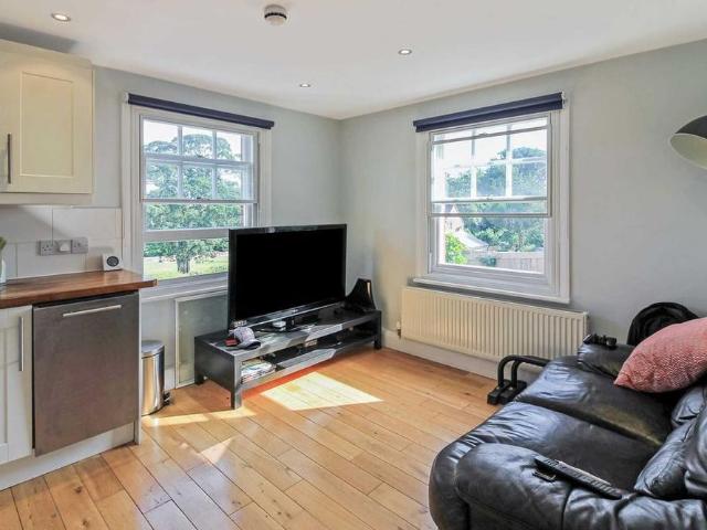 Apartment for rent in Wigginton, Pouchen End