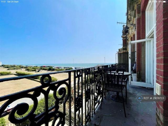 Flat for rent in West Marina, Guestling Green