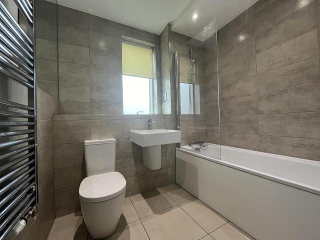 Flat for rent in Vinters Park, Midway