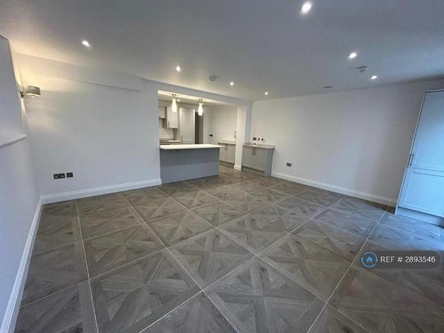 Flat for rent in Jarvis Brook, Cross In Hand