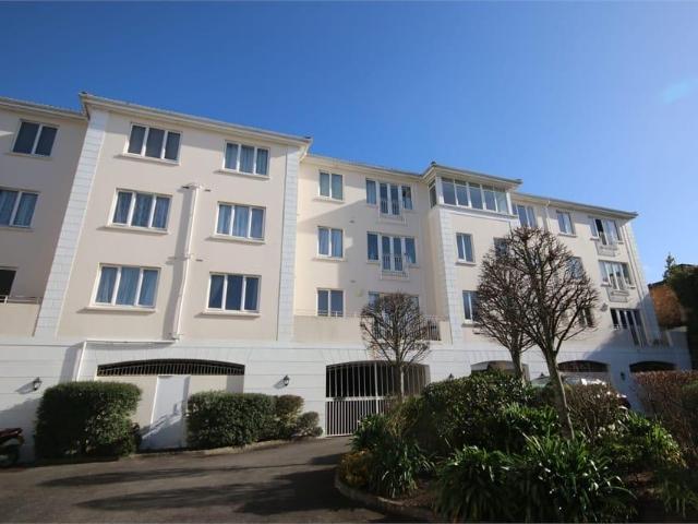 Flat for rent in St Helier, Greater London