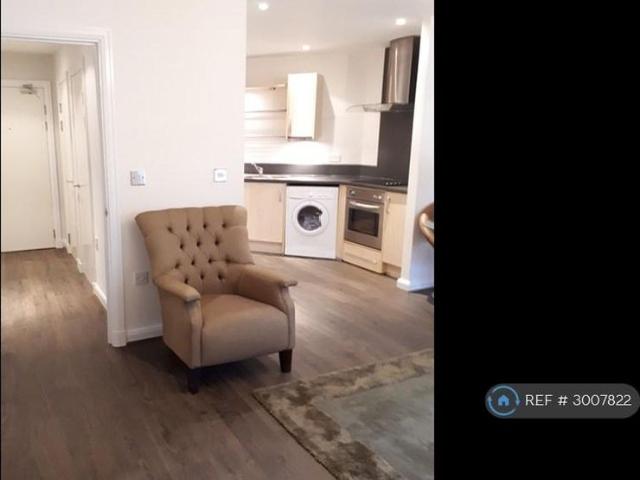 Apartment for rent in Crockherbtown, Falcon Lodge