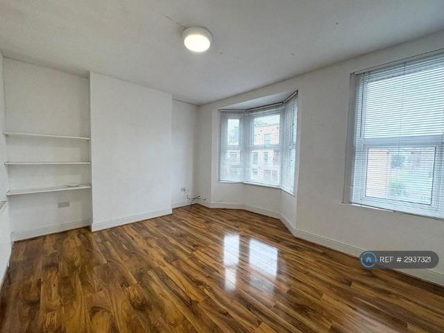Apartment for rent in Hale End, Greater London