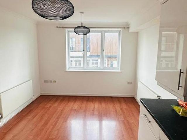 Apartment for rent in Gidea Park, Greater London