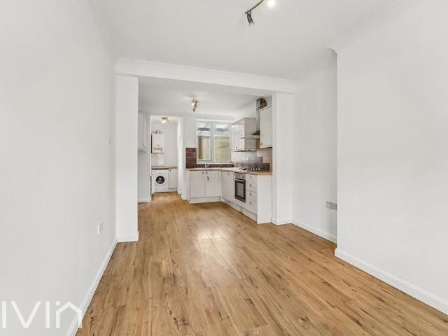 Apartment for rent in London Borough of Croydon, Waddon