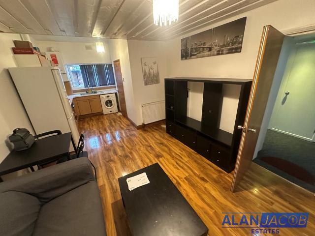Flat for rent in Ilford, Seven Kings