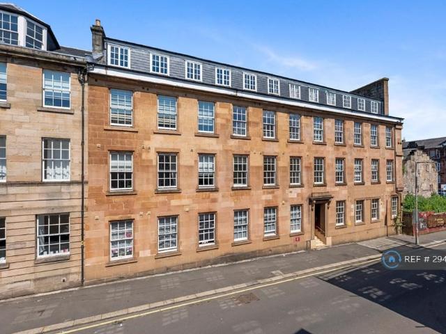 Flat for rent in Castlehead, Glenburn