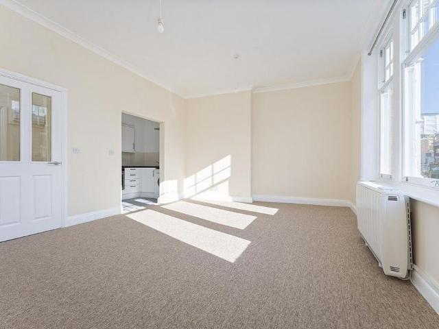 Apartment for rent in Manor Park, Greater London