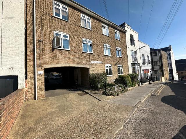 Flat for rent in East Cliff, Acol