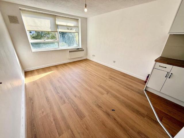 Apartment for rent in London Borough of Richmond upon Thames, Greater London