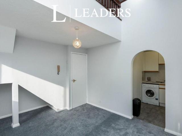 Apartment for rent in Horsell, Woking