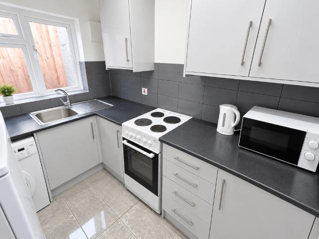 Flat for rent in North Feltham, Greater London