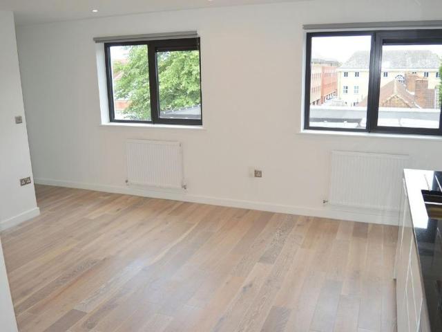 Apartment for rent in Woodcote, Epsom