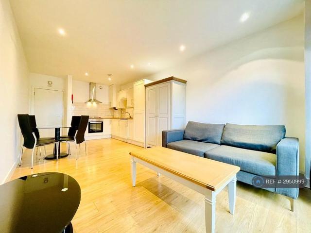 Apartment for rent in London Borough of Ealing, Hanwell