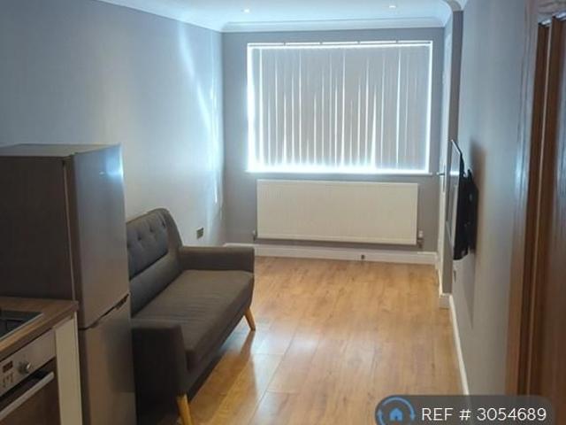 Studio for rent in Goldsworth Park, Woking