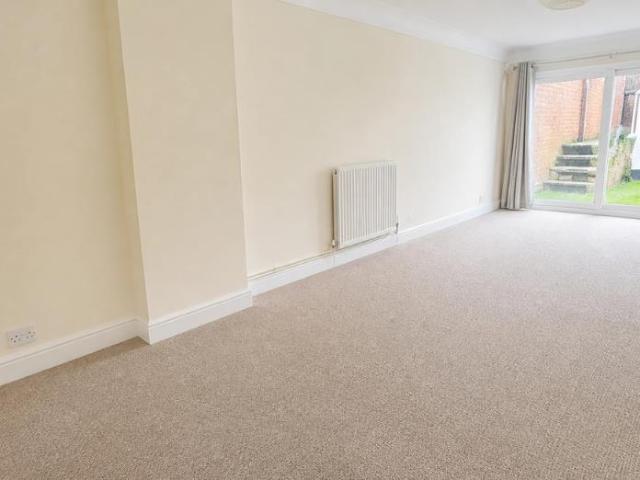 Apartment for rent in Oldway, Livermead