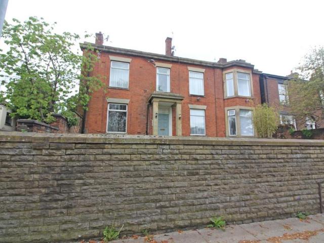 Flat for rent in Hollins, Bury