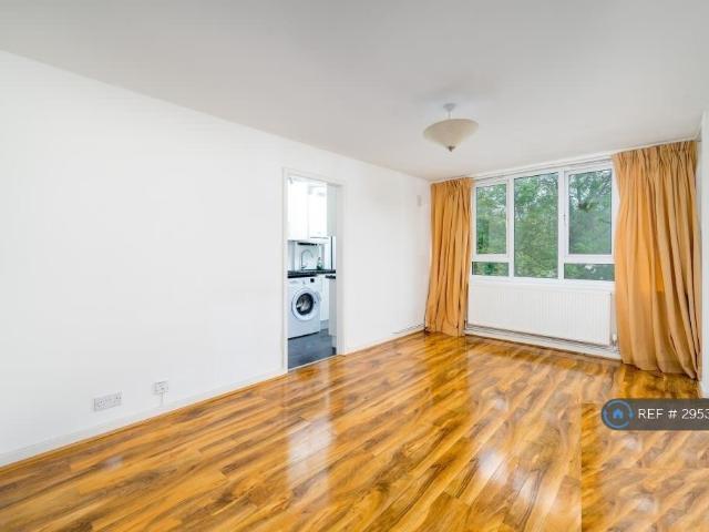 Flat for rent in Woodside Park, Greater London