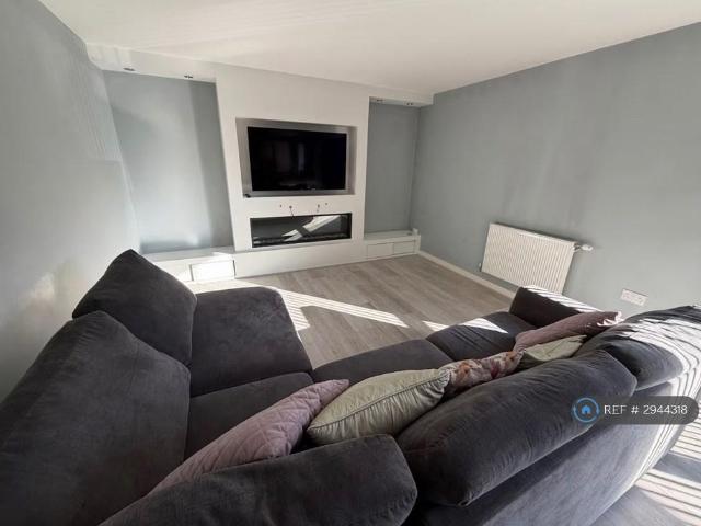 Flat for rent in London Borough of Merton, Greater London
