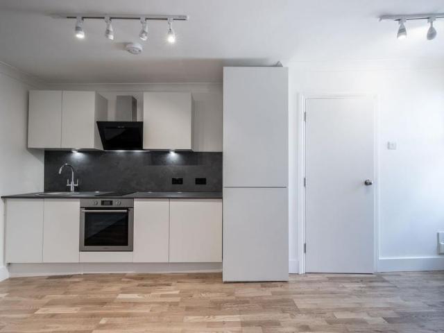 Apartment for rent in London Borough of Ealing, Hanwell