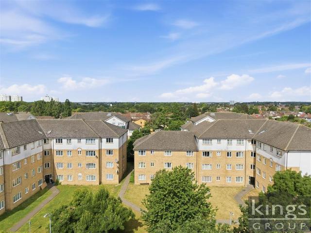 Flat for rent in Ponders End, Greater London