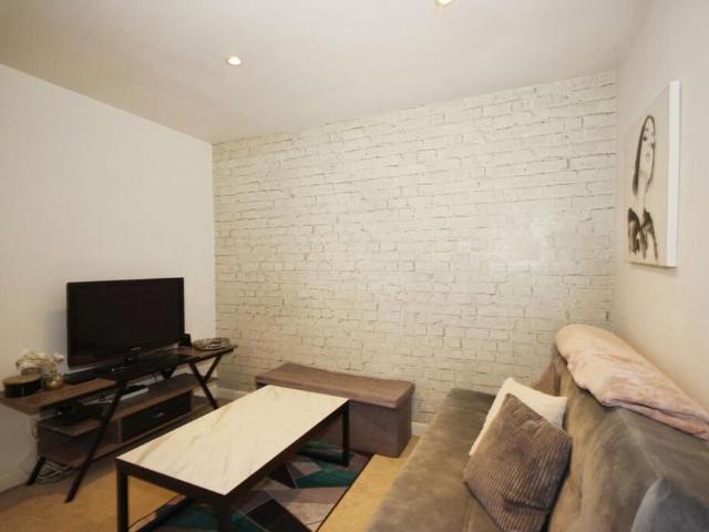 Apartment for rent in Cliff Hill, Green Close