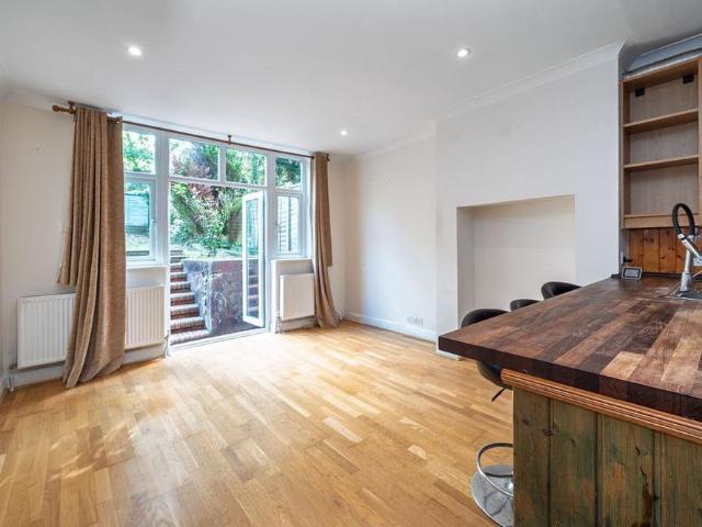 Apartment for rent in London Borough of Barnet, Greater London