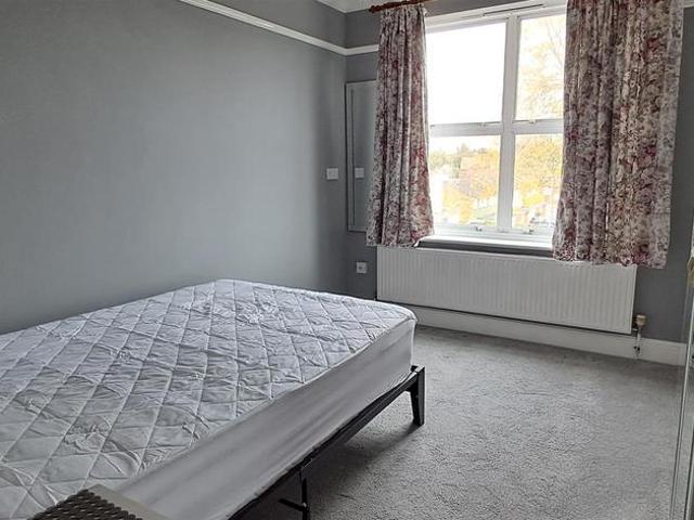Flat for rent in Connaught Park, Bushey