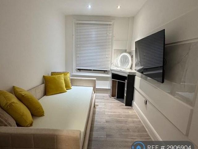 Flat for rent in Elephant and Castle, Greater London