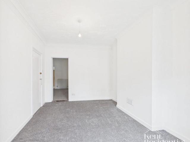 Apartment for rent in Brompton, Gillingham
