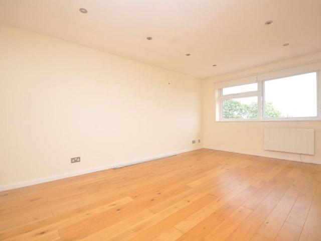 Apartment for rent in Harold Wood, Greater London