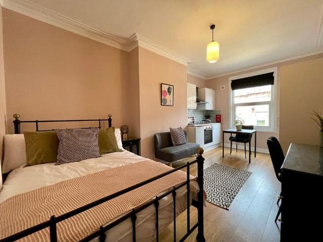Apartment for rent in Chapeltown, West Yorkshire
