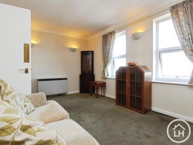 Apartment for rent in Regent Quay, Oad Street