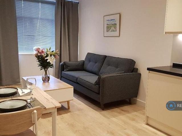 Apartment for rent in The Image, Pouchen End