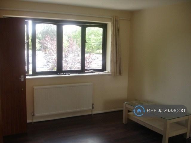 Apartment for rent in Birch Green, Lower Halliford