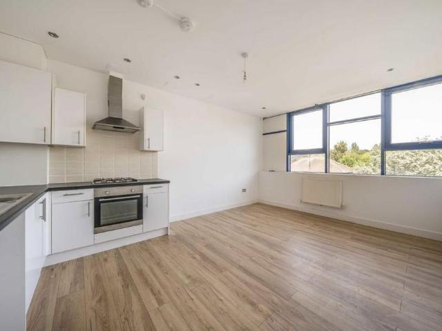 Apartment for rent in London Borough of Lewisham, Bell Green