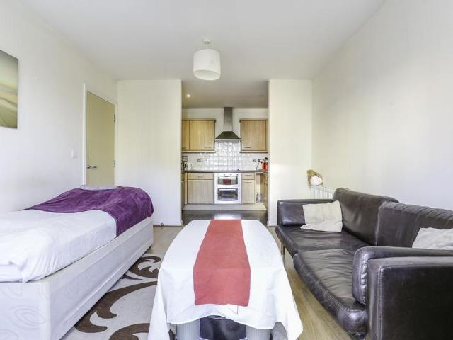 Apartment for rent in Lane, Greater London