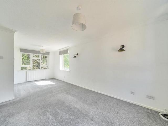 Apartment for rent in Oakley, Merley