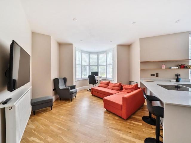 Apartment for rent in Broadwater Down, Sandown Park